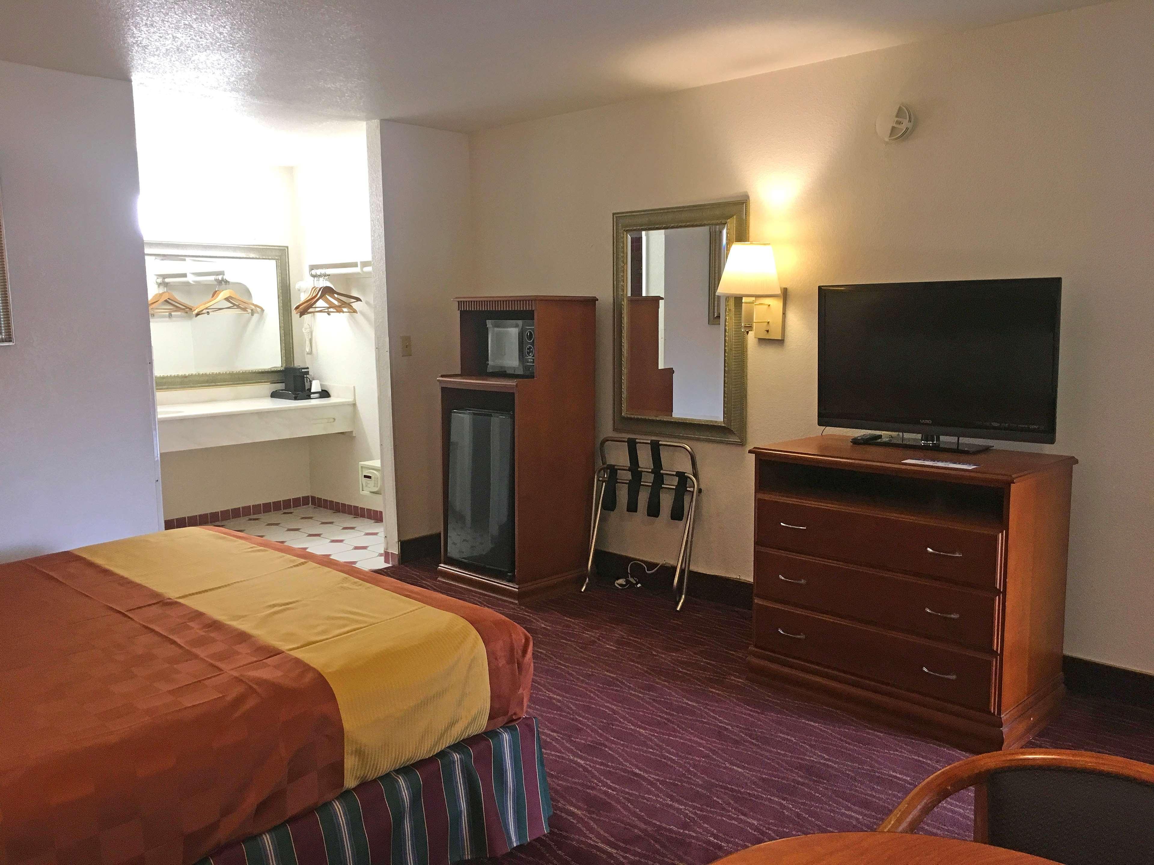 Ibis Styles Lisieux Normandie Екстер'єр фото