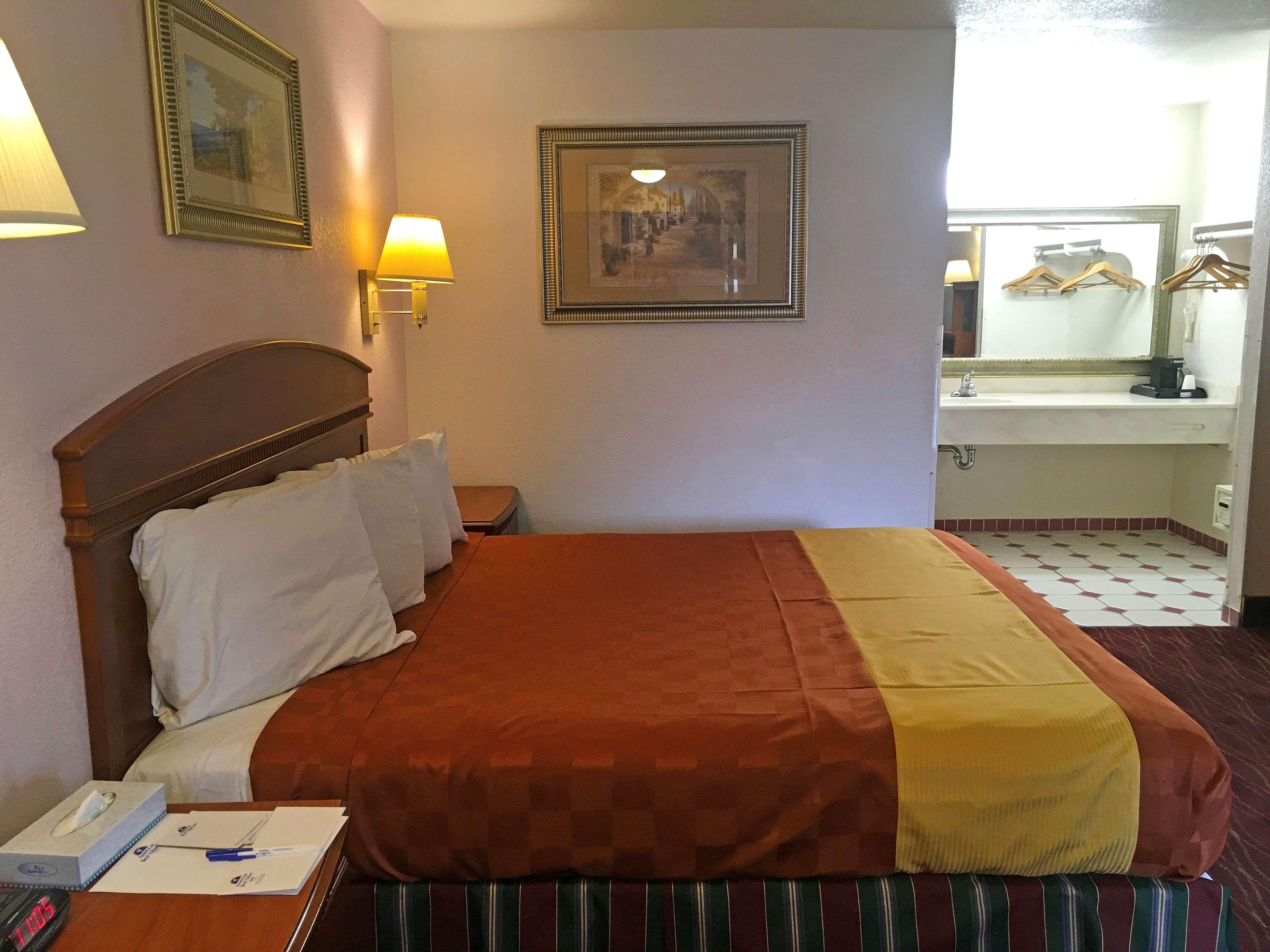 Ibis Styles Lisieux Normandie Екстер'єр фото