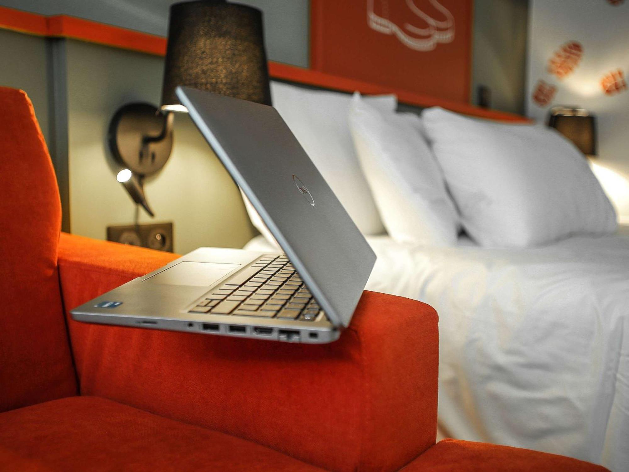 Ibis Styles Lisieux Normandie Екстер'єр фото