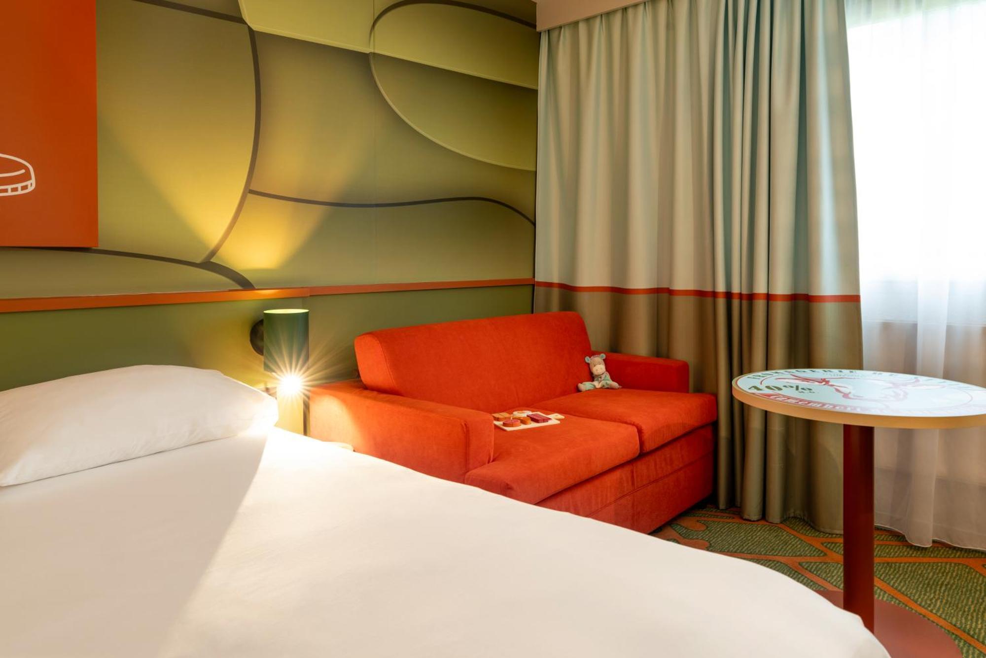 Ibis Styles Lisieux Normandie Екстер'єр фото