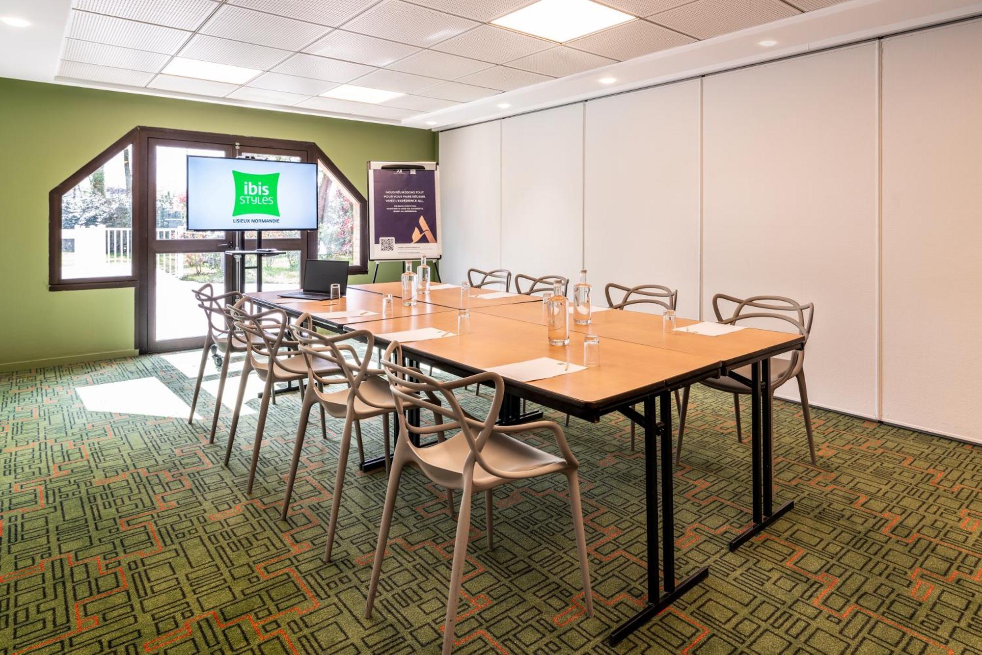 Ibis Styles Lisieux Normandie Екстер'єр фото