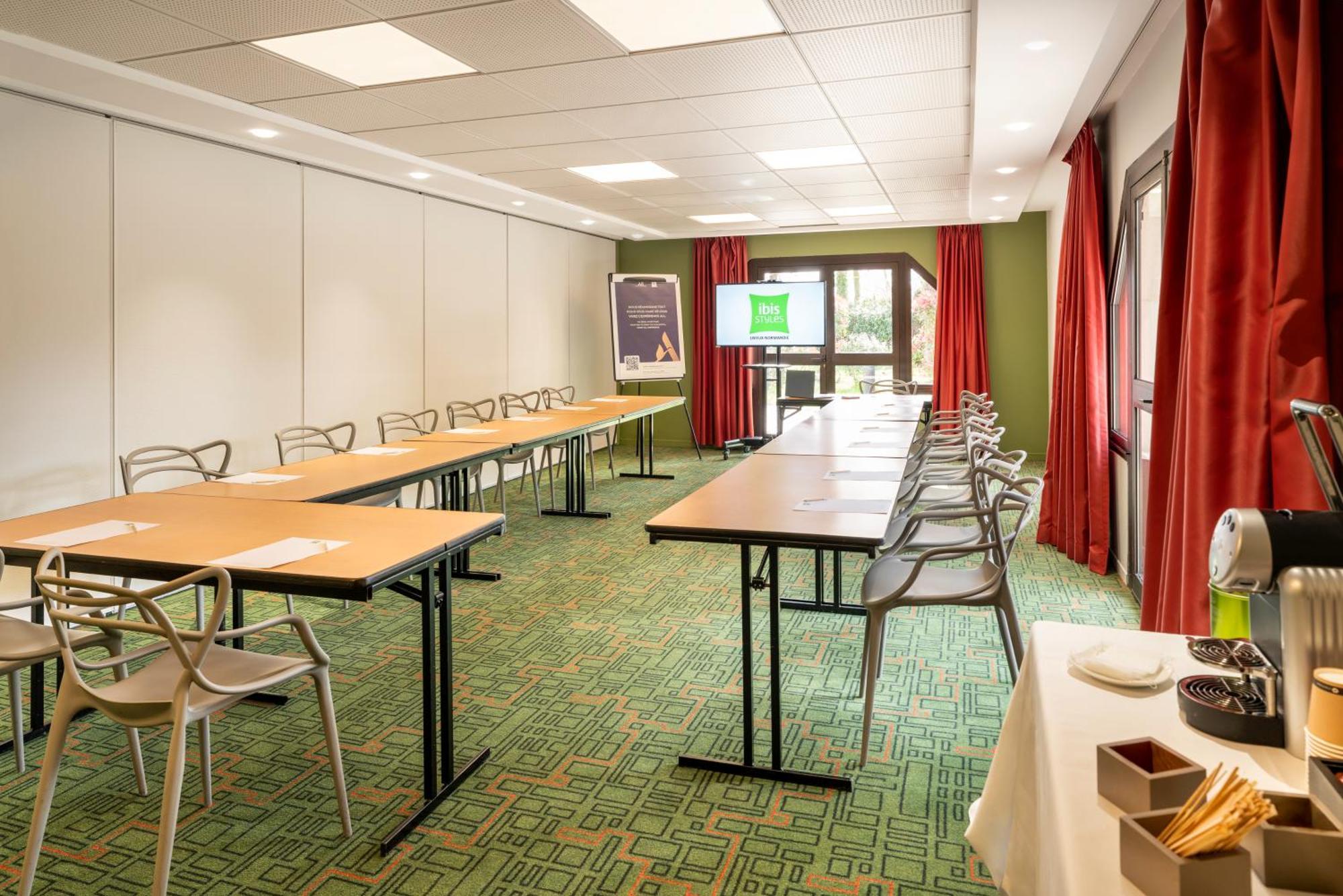 Ibis Styles Lisieux Normandie Екстер'єр фото