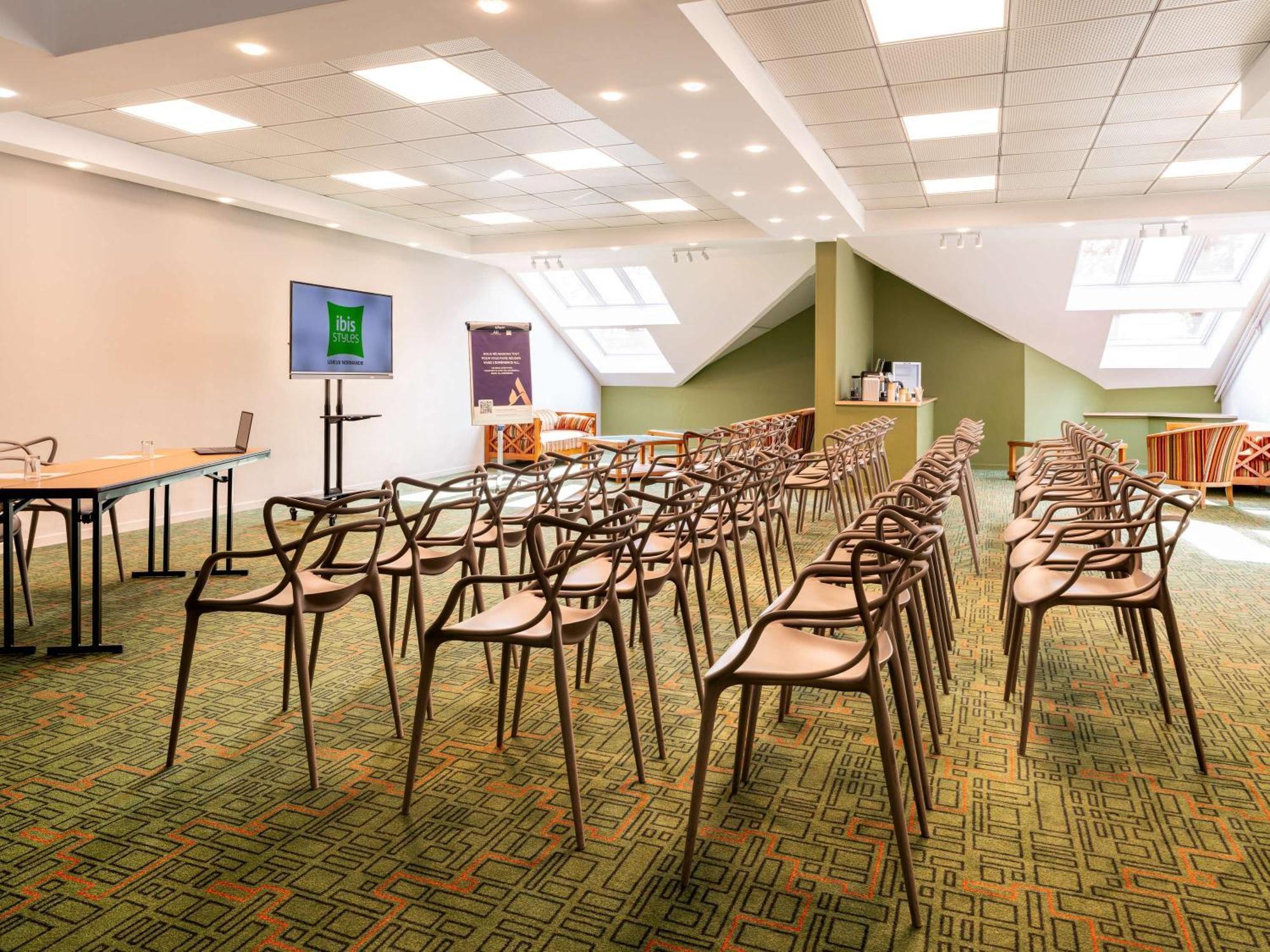 Ibis Styles Lisieux Normandie Екстер'єр фото